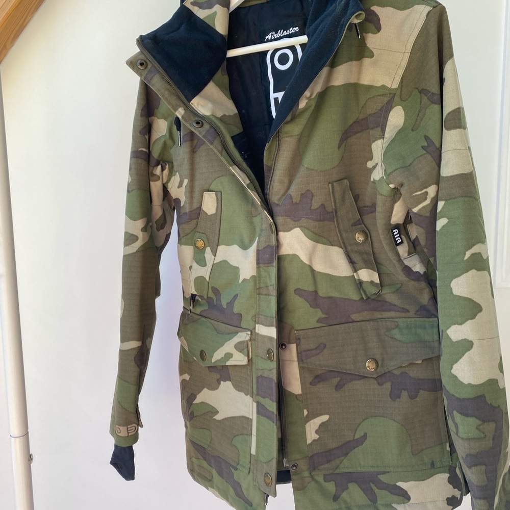 Camouflage Women's Jacket Airblaster Ski snowboard small like new
